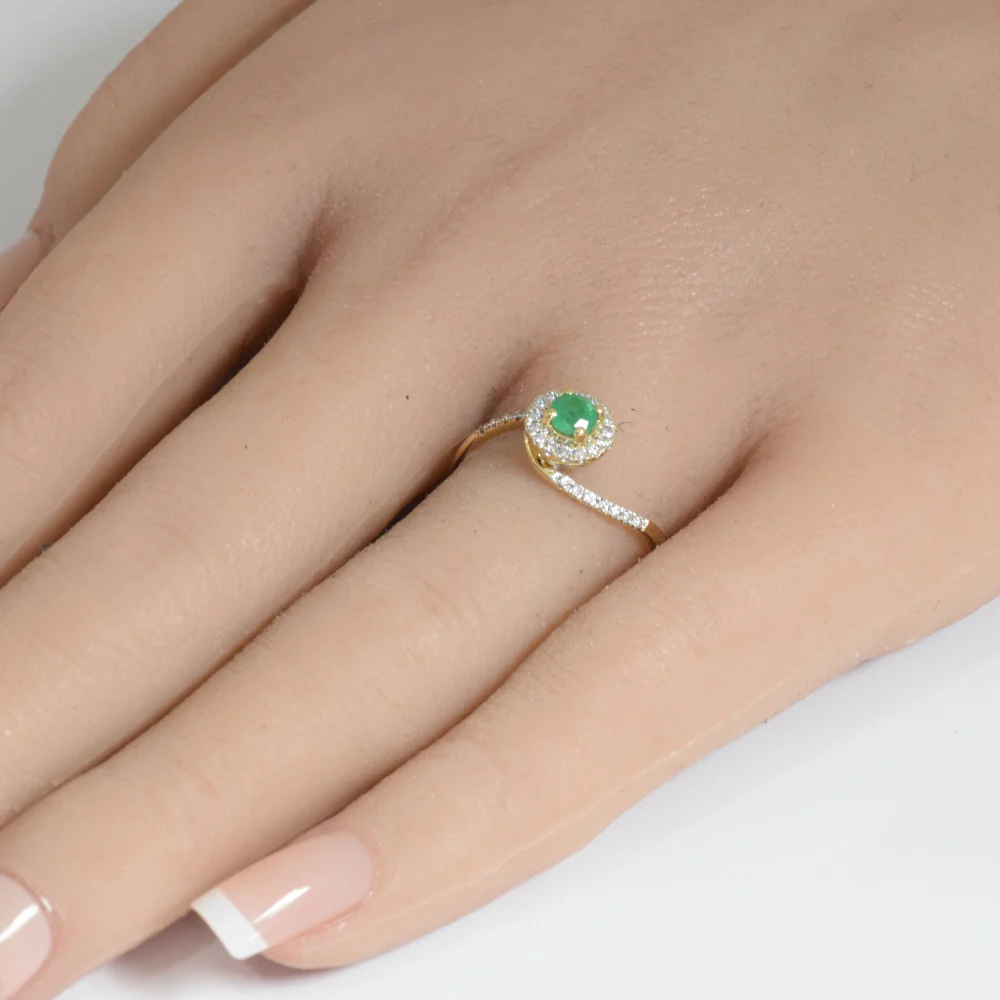 <span style="color:purple">SPECIAL!</span>.38ct G SI 14K Yellow Gold Diamond & Emerald Gemstone Twisted Ring Size 6.5 - Image 2