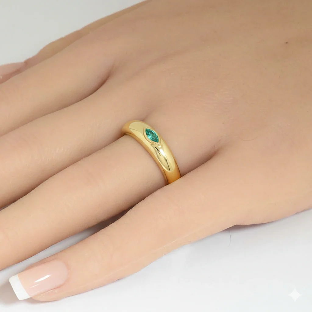 .09ct G SI 14kt Yellow Gold Emerald Gemstone Bezel Set Ring Size 6.5 - Image 2